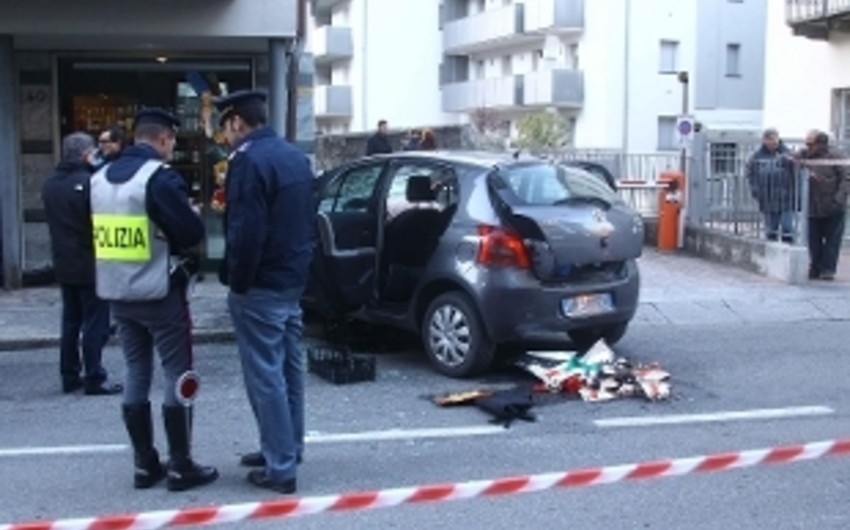 В Италии на рождественском рынке автомобиль наехал на пешеходов, есть раненые