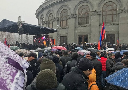 Ситуация в Армении – дрожащая при мысли о выборах оппозиция и правительство лжецов