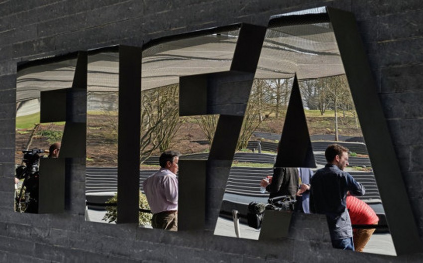 Арестованные по делу о коррупции в ФИФА чиновники лишены постов