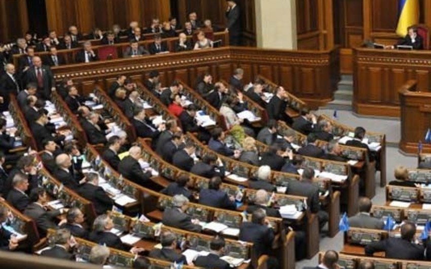 Ukraynada deputatların toxunulmazlığı ləğv edilir