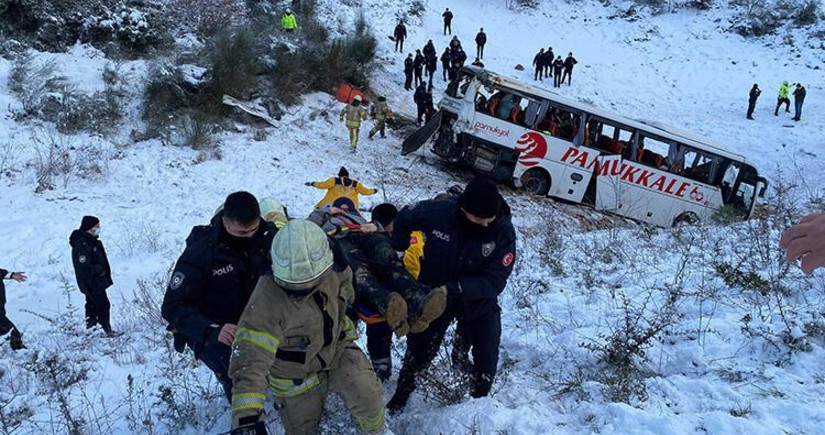 Türkiyədə avtobus qəzalarında 4 nəfər ölüb, onlarla yaralı var