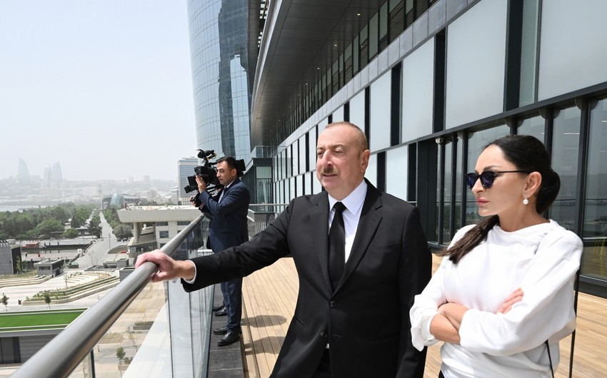 Президент и первая леди приняли участие в презентации проекта Crescent Bay и открытии ТЦ Crescent Mall в Баку