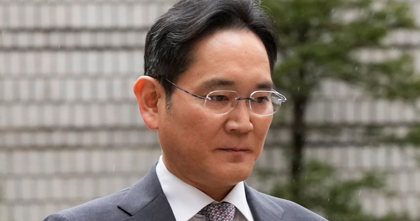 South Korea prosecutors seek 5-yr jail term for Samsung Elec chief in appeals case