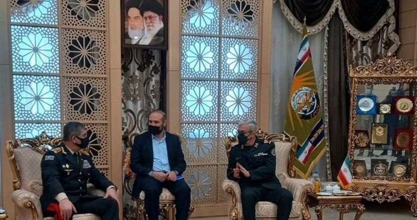 Закир Гасанов встретился с начальником Генштаба иранской армии