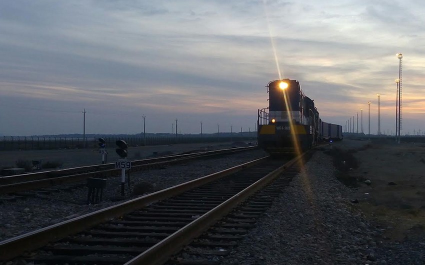 Грузовой поезд, следующий по маршруту Украина-Китай, прибыл в Баку