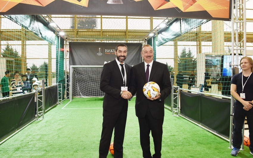 Prezident İlham Əliyev Bakıda məşhur fransalı futbolçu Robert Pireslə görüşüb