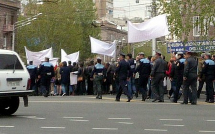 У Национального собрания Армении проходит акция протеста - ВИДЕО