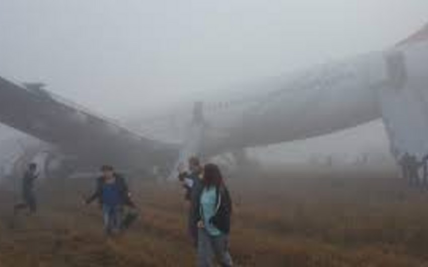 В Непале пассажирский самолет врезался в скалу в густом тумане