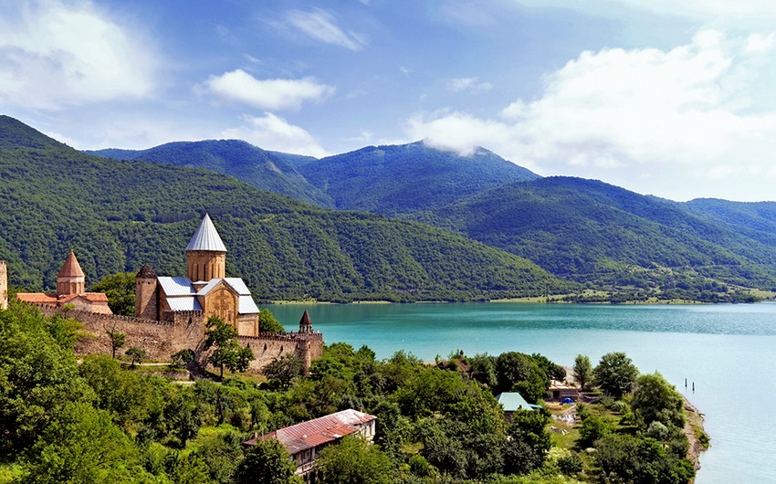 Более 680 тыс. азербайджанцев посетили Грузию с начала года