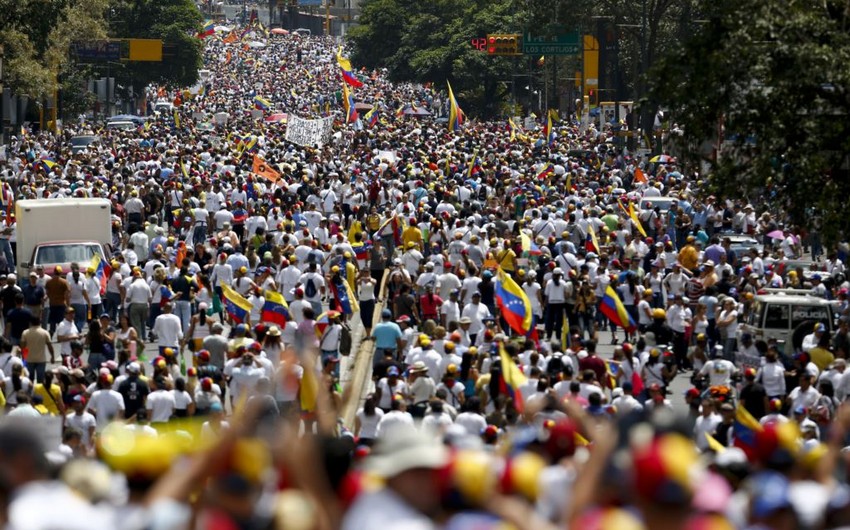 Venesuelada yüz minlərlə insanın iştirakı ilə etiraz aksiyası keçirilib