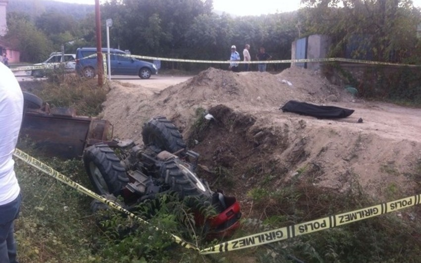 В Турции гражданин Азербайджана погиб в перевернувшемся тракторе - ФОТО