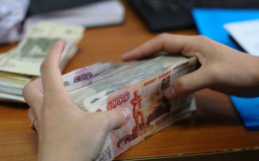 Azerbaijanis earn highest salaries among other migrants in Russia