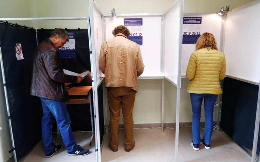 Litvada prezident seçkilərində və referendumda seçicilərin 56,5 faizi iştirak edib