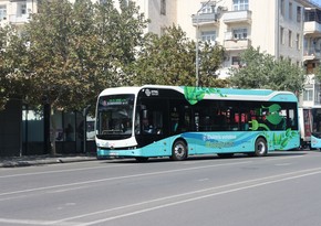 В Баку начал курсировать первый автобус с электродвигателем