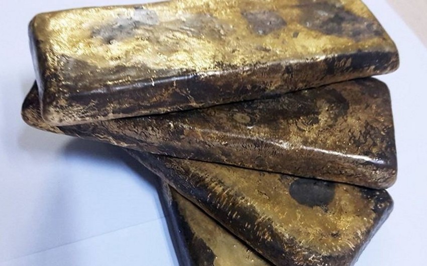 Азербайджанец попытался ввезти на себе в Грузию более двух килограммов золота