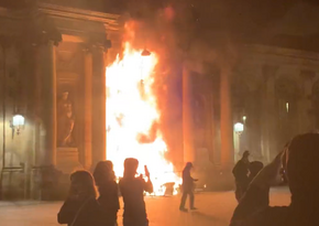 В ходе протестов во французском Бордо неизвестные подожгли здание мэрии