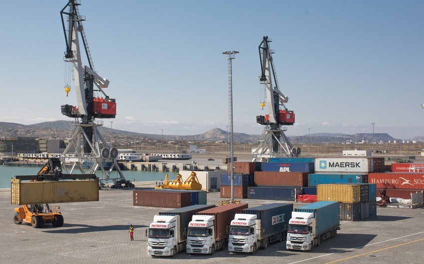 Перевалка крупнотоннажных транспортных средств в Бакинском порту возросла на 64%