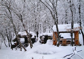 Snow falls to Azerbaijan's Altiaghach