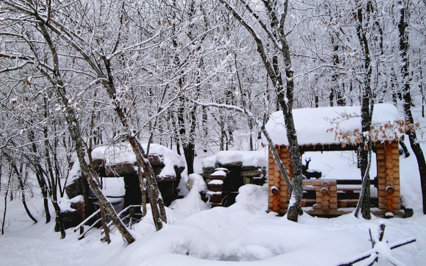 Snow falls to Azerbaijan's Altiaghach