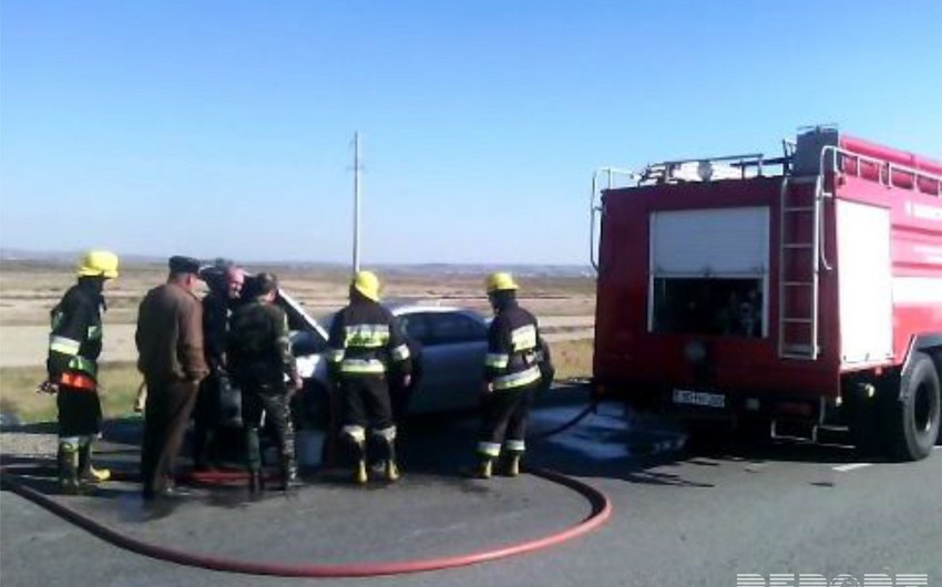 ​На дороге Баку-Газах загорелся автомобиль, пострадал один человек - ФОТО