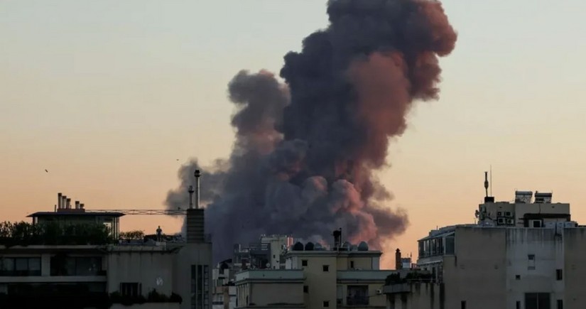 Xamənei və Pezeşkian İsrailin Beyrutu bombalamasını pisləyib