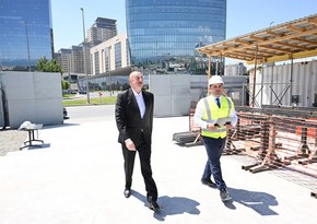 Президент Ильхам Алиев ознакомился со строительными работами в парке Победы в Баку