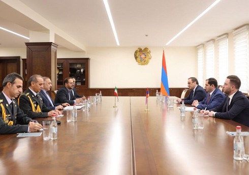 Министр обороны Армении и посол Ирана обсудили сотрудничество в сфере обороны