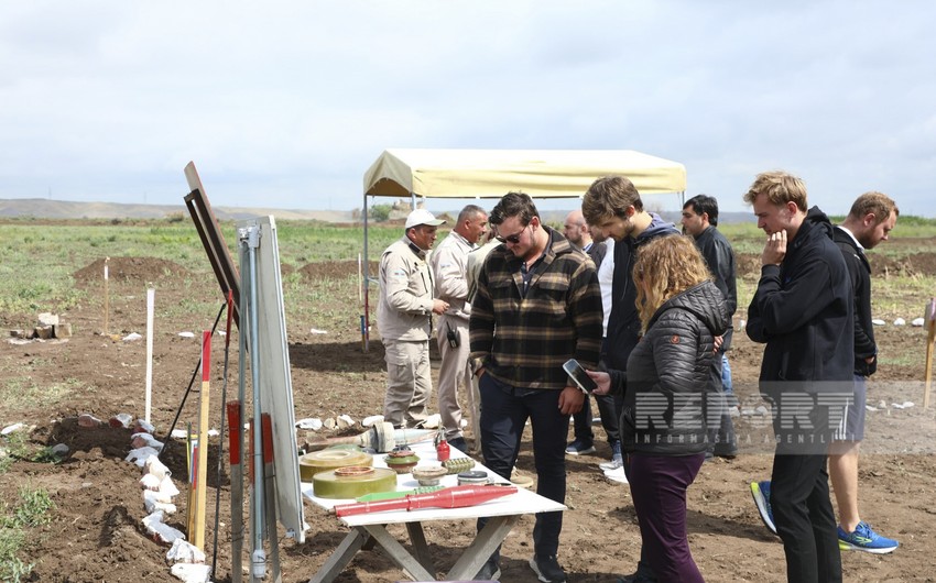 ANAMA’s representative informs travelers about demining work carried out in Karabakh