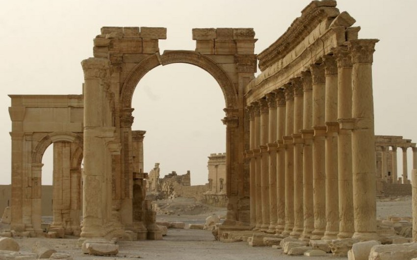 Palmyra arch that survived ISIS to be replicated in London