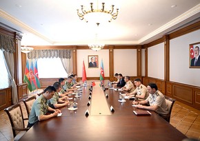 Министр обороны Азербайджана встретился с военной делегацией Китая