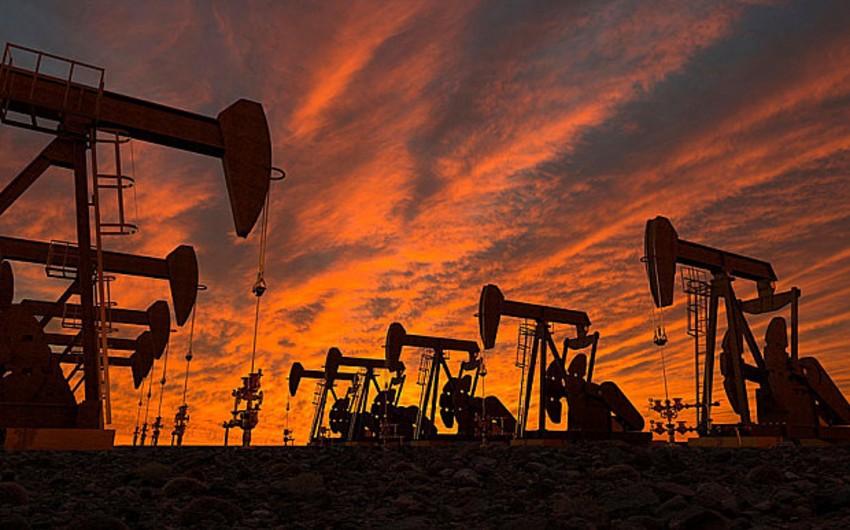 Azeri oil price reduces in markets