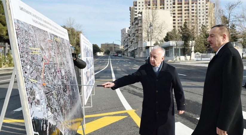 President Ilham Aliyev reviewed roads in Khatai district ...