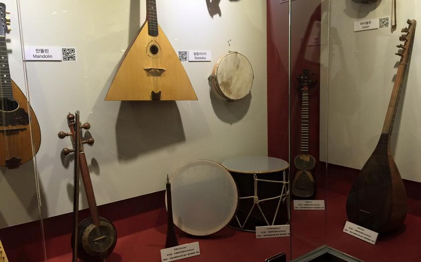 Azerbaijani national musical instruments donated to South Korean museum