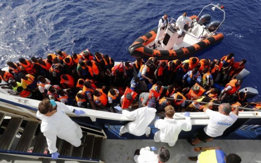 В Средиземном море береговая охрана Италии спасла около 2000 мигрантов