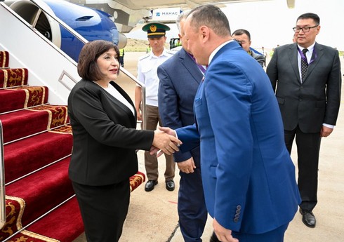 Председатель Милли Меджлиса отправилась с визитом в Кыргызстан