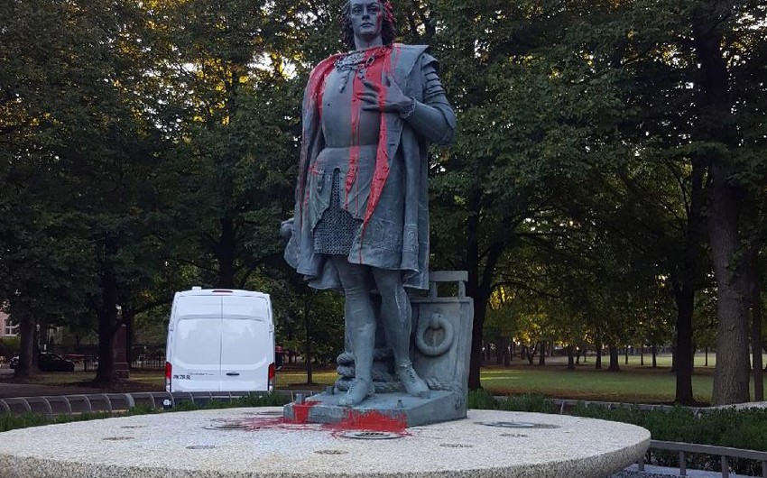 Chicago removes Christopher Columbus statues