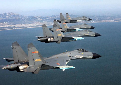 Китай отправил к Тайваню военные самолеты и корабли