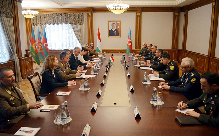 Обсуждены вопросы расширения военного сотрудничества между Азербайджаном и Венгрией