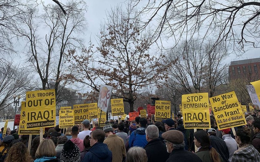 Несколько сотен человек приняли участие в демонстрации у Белого дома против войны с Ираном - ВИДЕО