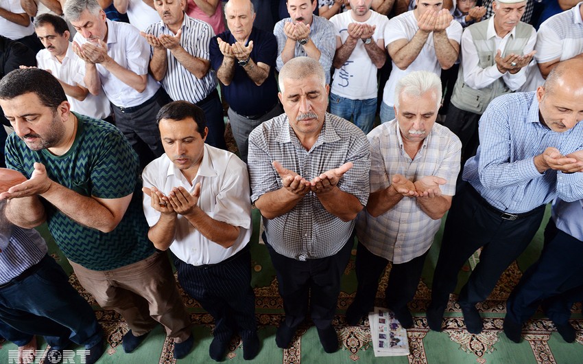 ​В мечети Гейдара почтили память жертв теракта в Анкаре