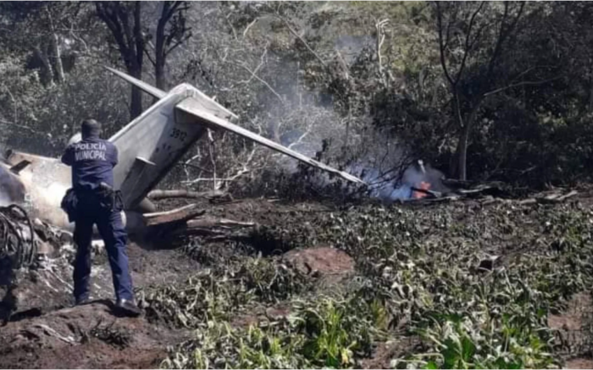 В Мексике разбился военный самолет, множество погибших