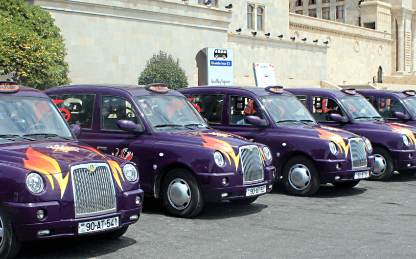 На железнодорожных вокзалах и автовокзалах Баку организованы стоянки такси
