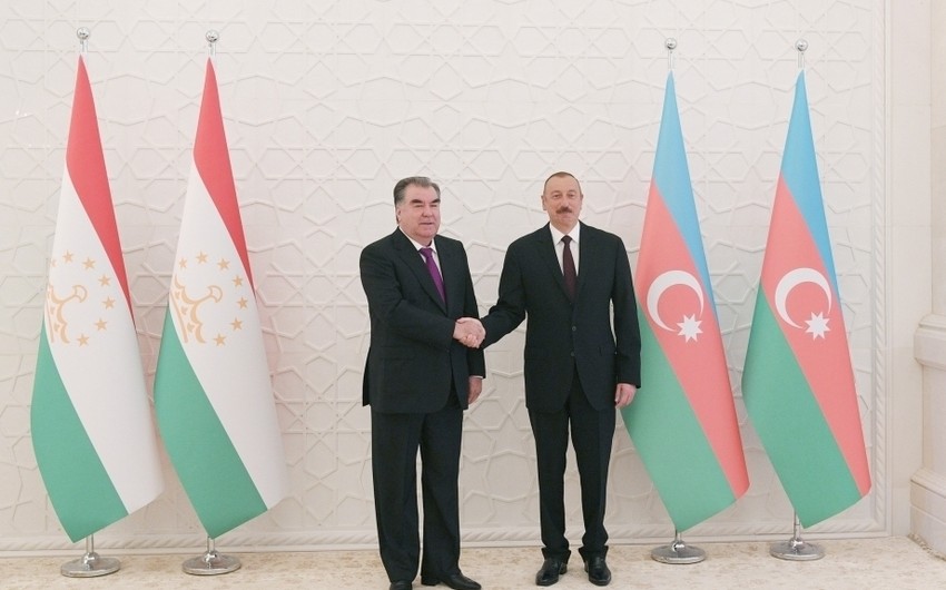 Эмомали Рахмон позвонил президенту Ильхаму Алиеву