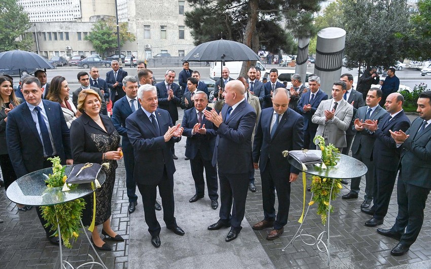 Vahid Ələkbərov Yelo Bankın yeni baş ofisinin açılışında iştirak edib