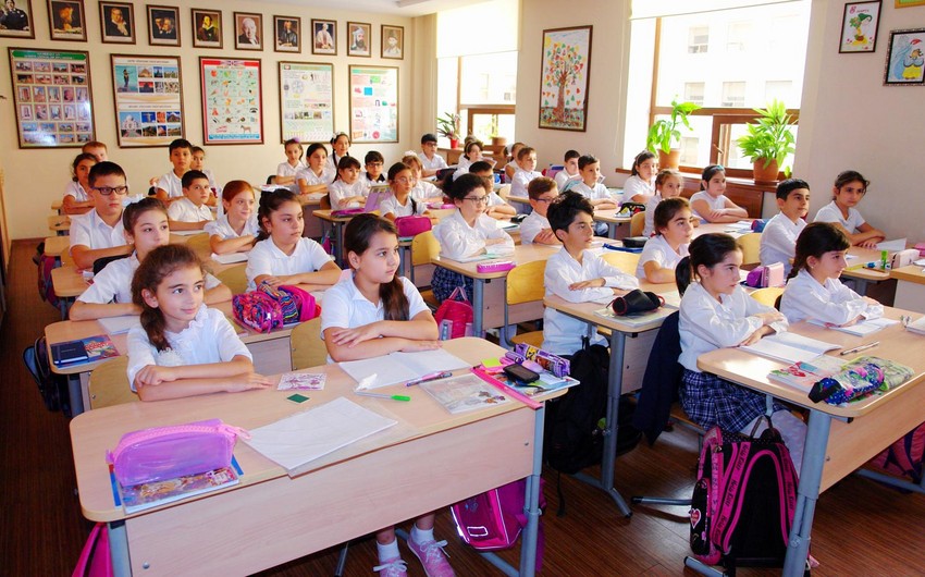 В I классы бакинских школ начался прием учеников по электронной системе