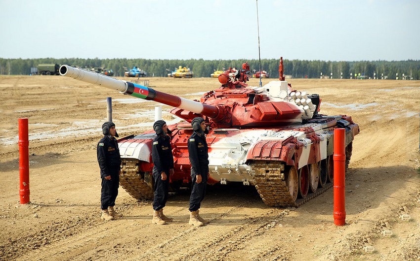 Азербайджанские танкисты вышли в финал конкурса Танковый биатлон