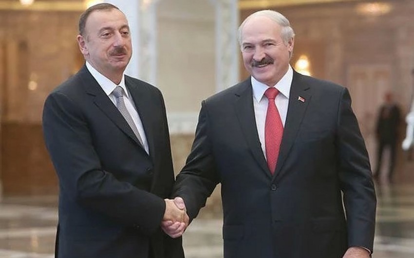Aleksandr Lukaşenko İlham Əliyevi Belarusa rəsmi səfərə dəvət edib