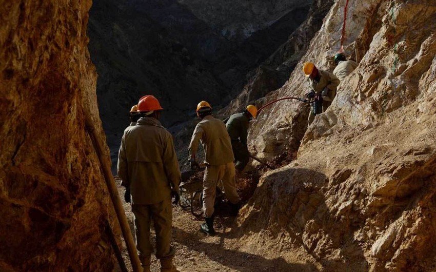 Не менее 30 человек погибли при обрушении шахты в Афганистане