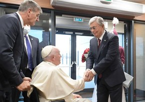 Токаев встретил Папу Римского в аэропорту Нур-Султана
