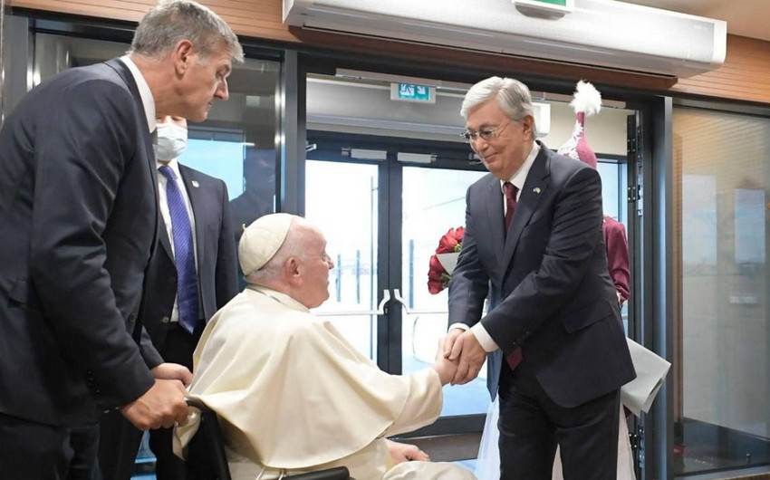 Токаев встретил Папу Римского в аэропорту Нур-Султана